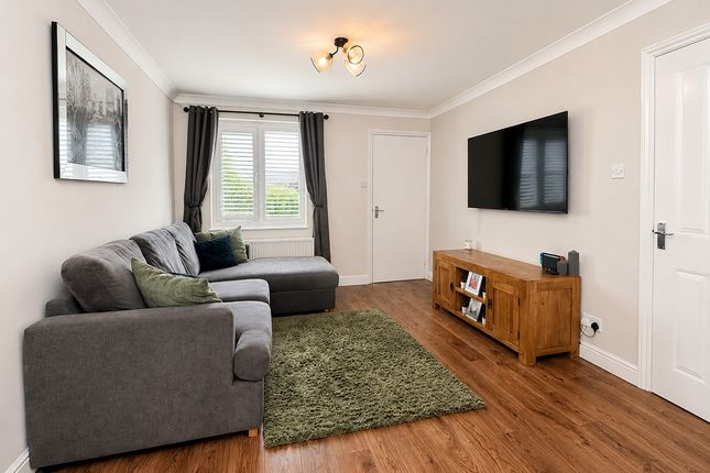 16, Coed-y-cadno, Bridgend photo 2