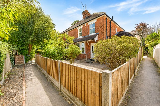 3-bed house on 108 Chobham Road, Ascot, £400,000