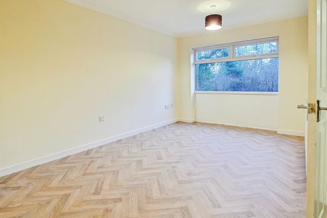 79, Muirfield Gardens, West Midlands photo 2
