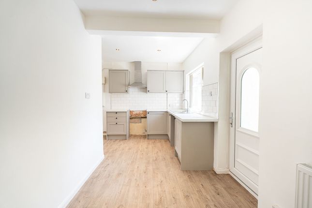 74 Hendal Lane, Wakefield photo 4