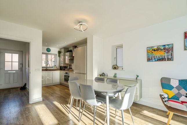 21, Farrier Way, Arundel photo 4