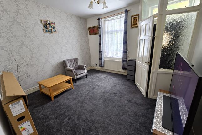 9 Thorn Street, Bradford photo 2