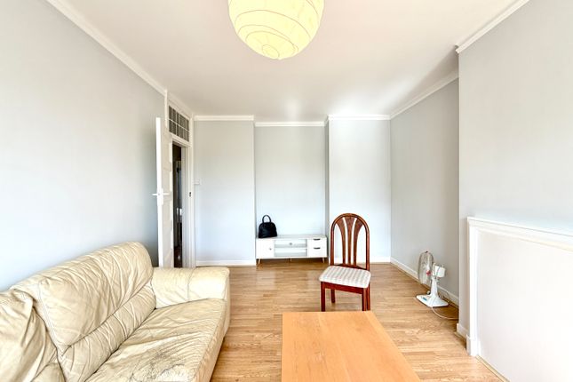 36, Market Place, Falloden Way, London photo 4