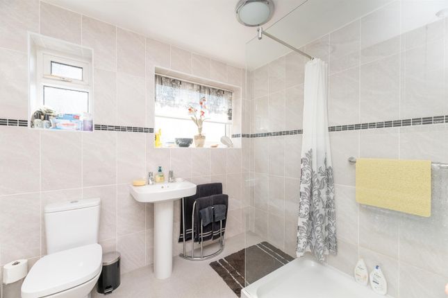 3, Wrenbeck Close, Otley photo 2