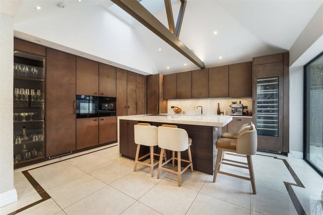 64, Woodmansterne Lane, Banstead photo 2