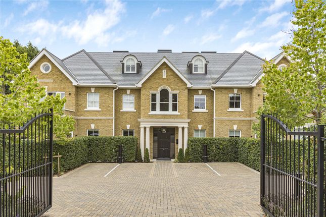 2-bed flat on Camlet Way, Hadley Wood, £825,000