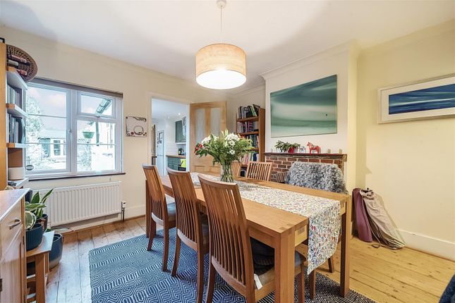 31, Long Reach, West Horsley photo 2