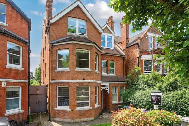 Flat Flat B, 109, Dartmouth Road, London photo 2