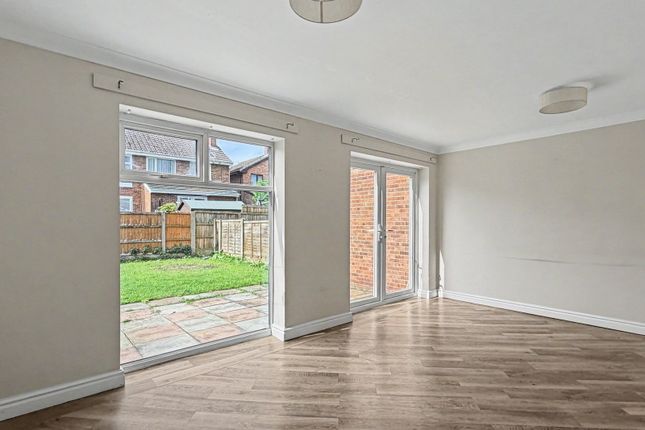 15, Trent Close, Widnes photo 3
