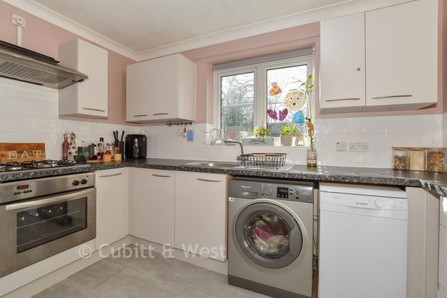 1-bed flat on 6, Roberts Way, Cranleigh, £101,250