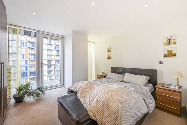 Flat to rent in Ability Place, Canary Wharf, London