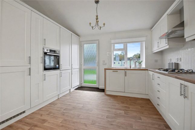 20, St Brelades Court, Edenbridge photo 2