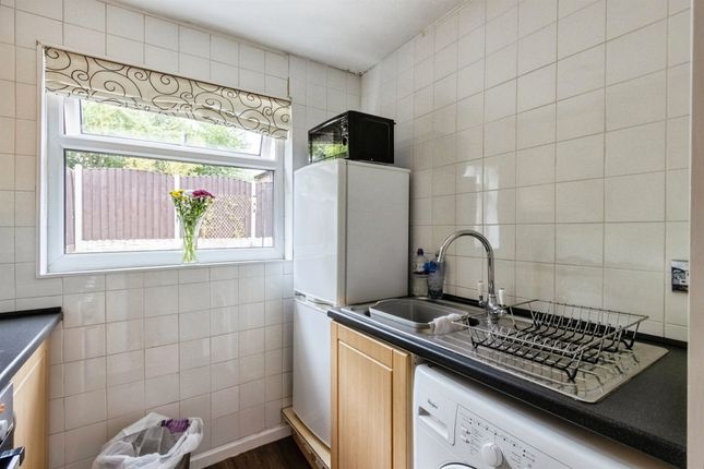4, Hollingbourne Road, LEEDS photo 4