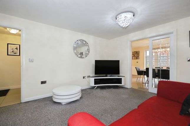 2, Falling Sands Close, Kidderminster photo 2