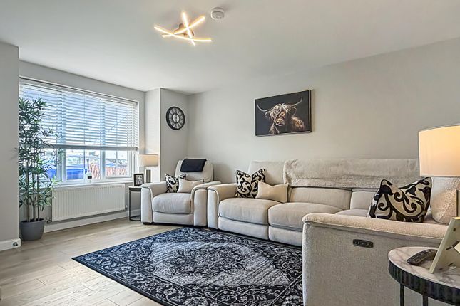 21, Thornhill Drive, Elgin photo 2