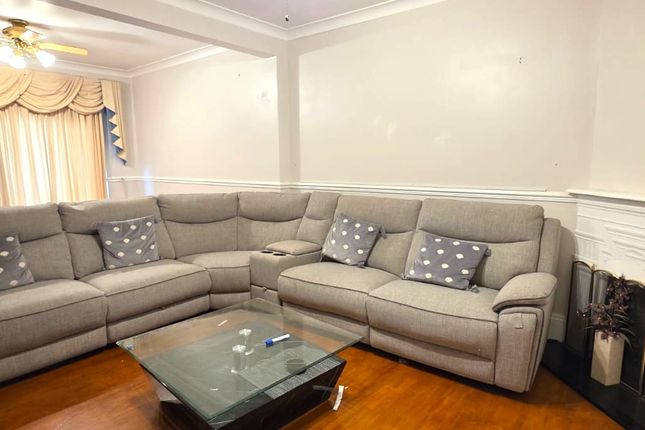 Sheldon Avenue, Clayhall photo 5