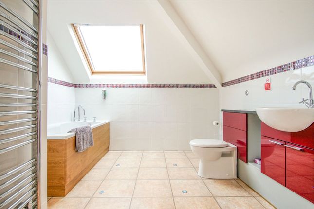 Master En-Suite Bath