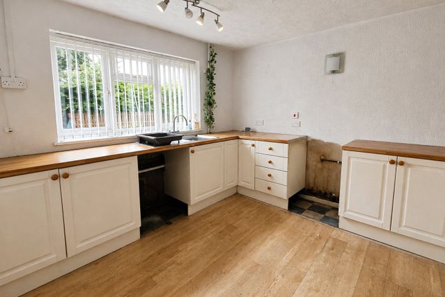 2, Smillie Place, Staffordshire photo 4
