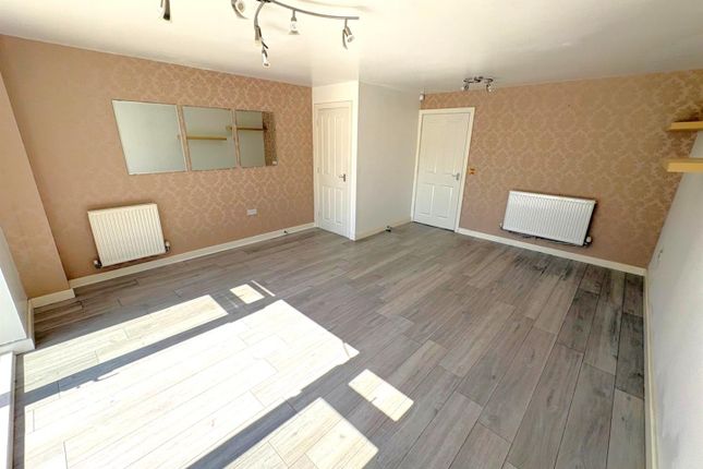 8, Worcester Close, Corby photo 2