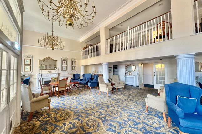 Flat 27, Royal Court Den Crescent, Teignmouth Devon, Devon photo 2