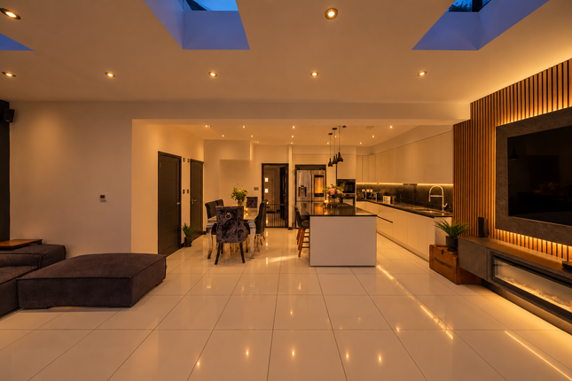 77, Brownspring Drive, London photo 2