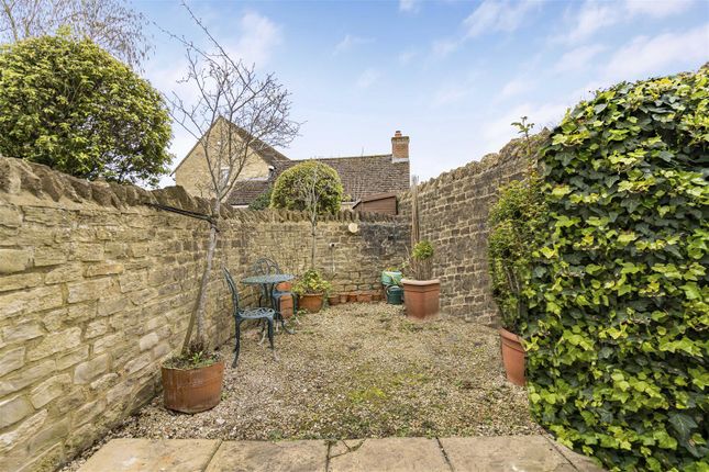 6, Oxford Court, Weston-On-The-Green photo 4