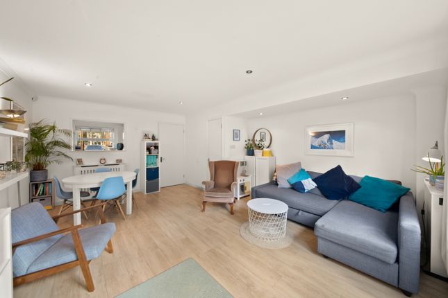 1, Mallard Close, London photo 4