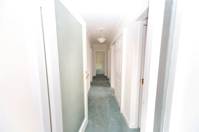 2, Hampton Court, Penylan photo 4
