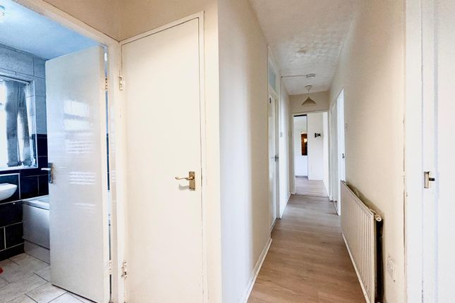 Longhayes Court, Chadwell Heath photo 5