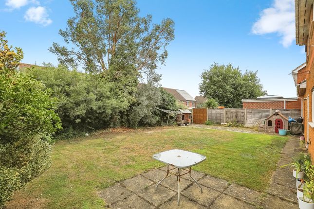 14, Stephenson Close, Peterborough photo 2