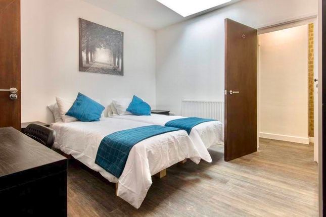 Room to rent in En-Suite Room, Uxbridge Road, Shepherds Bush, London