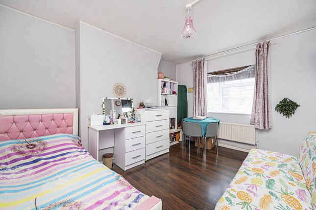 Thumbnail Flat for sale in Tarling Street, Tower Hamlets, London