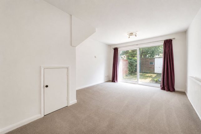 27, Moreton Avenue, Isleworth photo 2