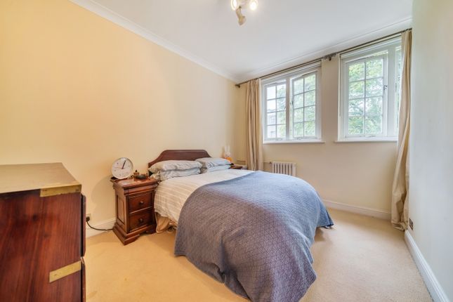 Flat to rent in Hyde Park Street, London