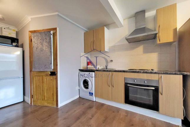 Studio to rent in Montague Road, Hounslow