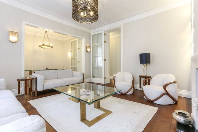 Flat to rent in Campden Hill Road, Kensington, London