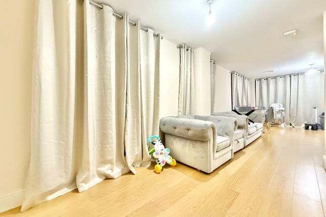 Flat 803, Charter House 450, High Road, Ilford photo 2