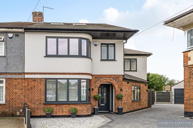 10 Eyre Close, Romford photo 2
