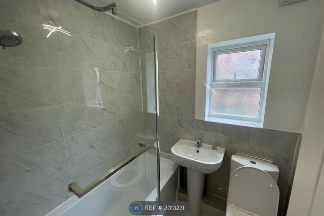 Flat   Kenwood Road, Stretford, Manchester photo 2