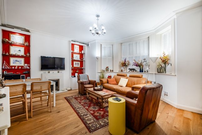 Flat 12, 36, Buckingham Gate, London photo 4