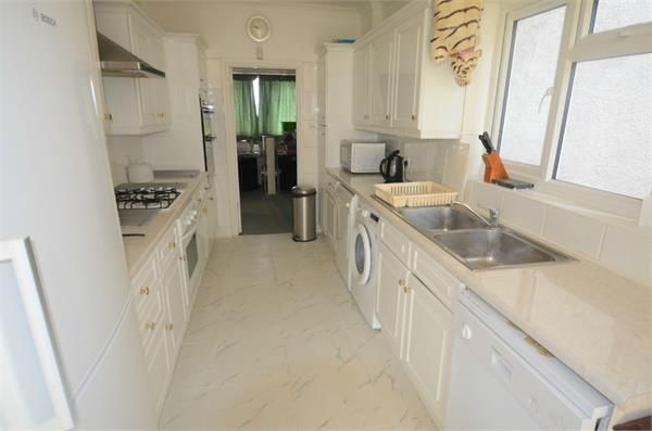 9, Uphill Grove, Mill Hill photo 5