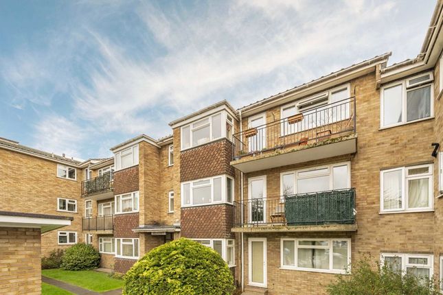 2-bed flat on Flat 17, Beechcroft, Galsworthy Road, Kingston Upon Thames, £400,000