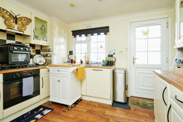 23, Heyford Leys, Bicester photo 3
