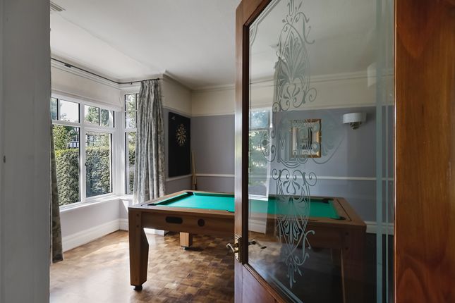 Arncliffe, 38, Massetts Road, Surrey photo 4