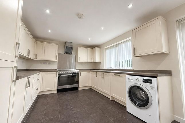 26 Sangha Close, Leicester photo 3