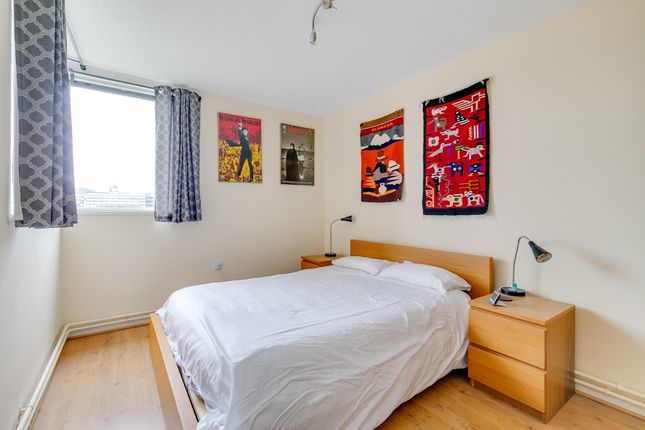 Flat to rent in Hopton Street, London