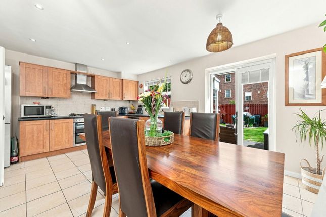 3, Beech Court, Leeds photo 4