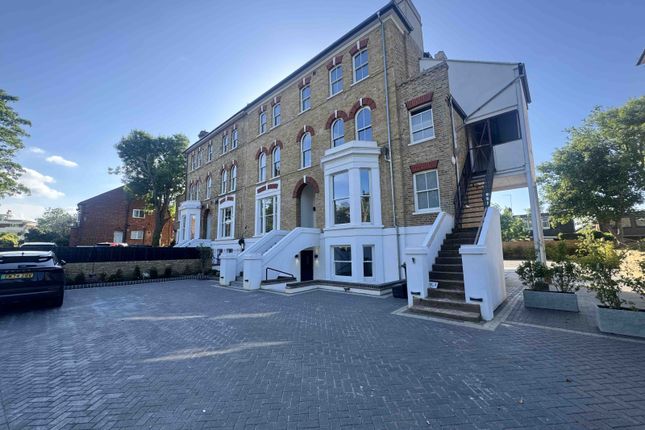 Thumbnail Flat to rent in Grosvenor Road, Wanstead