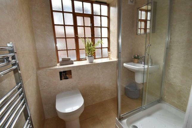 A Modern And Clean Bathroom Suite Featuring A Spac...