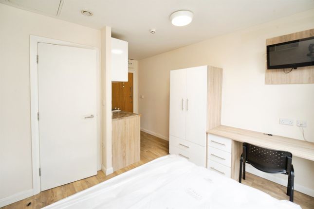 Flat 5, 22, Lovell Park Hill, Leeds photo 4